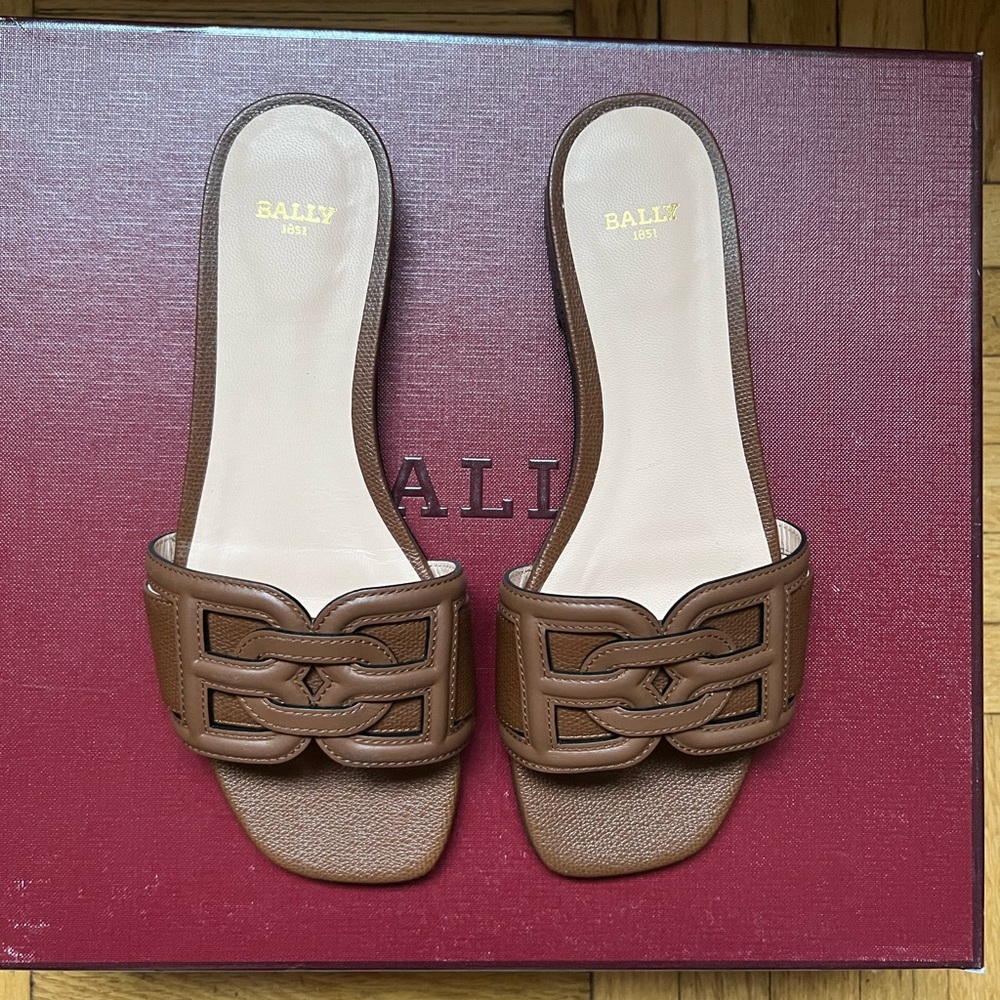 BALLY genuine leather flats